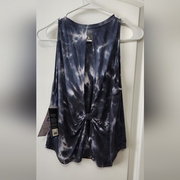 Glyder Black and White Yoga Tee Sleeveless Top - Picture 2 of 8